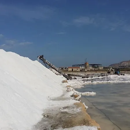 Trapani Bedda Oda ve Kahvaltı